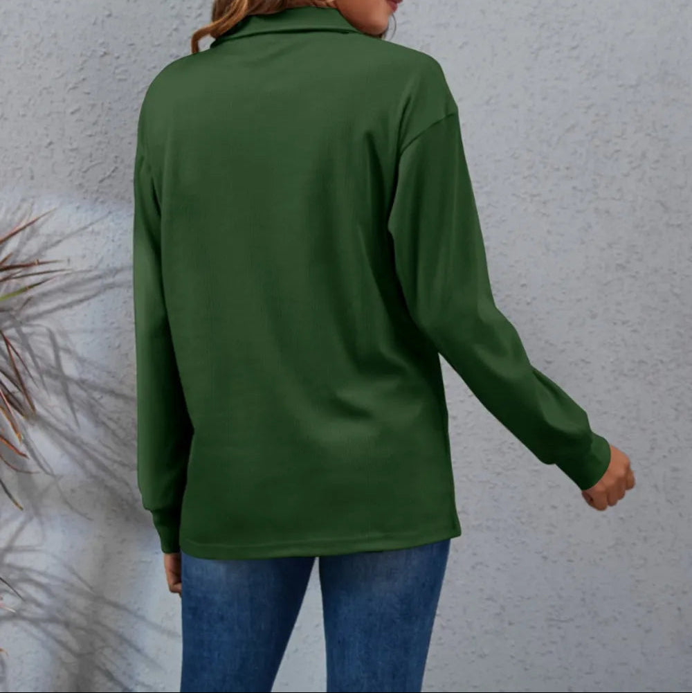 Klassisk og komfortabel bluse med dekorknapper Unike turprodukter