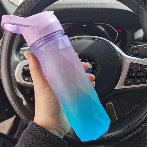 700 ml water bottle with spray