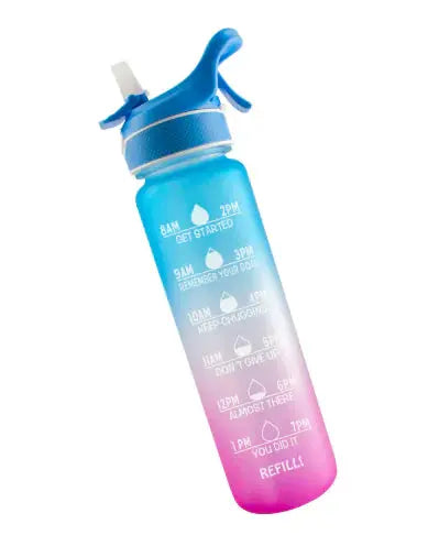 Vannflaske med spray og målemeter - transparent plastflaske med innebygd måleskala og sprayfunksjon, perfekt for enkel påføring av vann og nøyaktig dosering av væske.