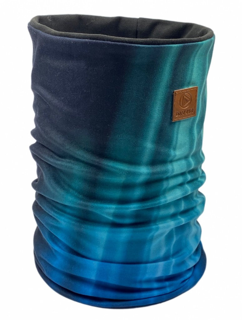 Northern light hals/multilue i funksjonelt og pustende materiale, i mørkt design med diskré mønster, kan brukes som hals, lue eller pannebånd.