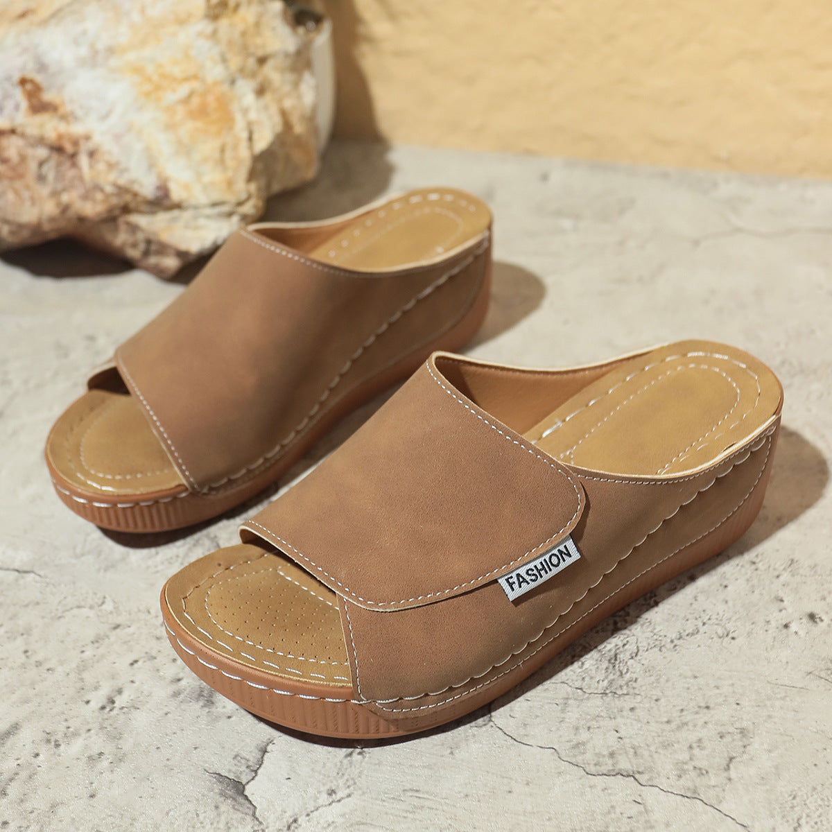 Sandaler med tykk såle og åpen tå