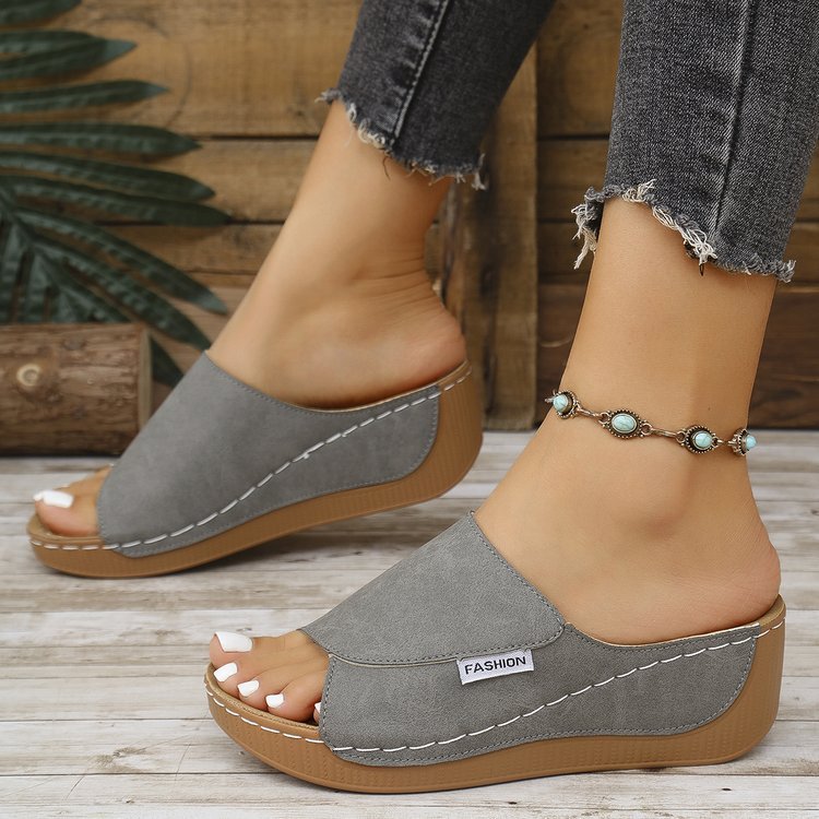 Sandaler med tykk såle og åpen tå