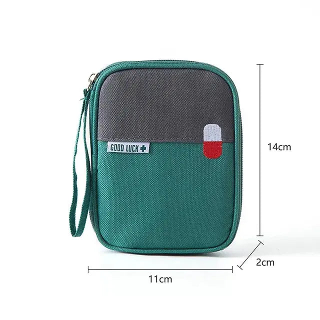 Førstehjelpsbager i ulike størrelser og farger Unike turprodukter