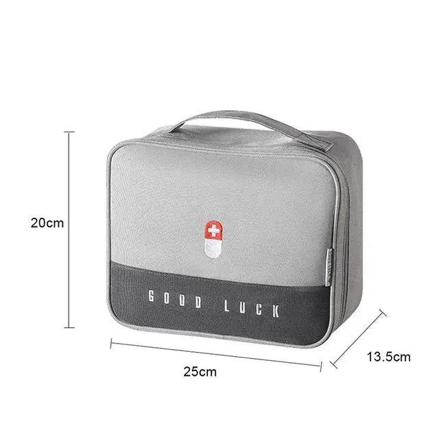 Førstehjelpsbager i ulike størrelser og farger Unike turprodukter