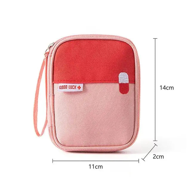 Førstehjelpsbager i ulike størrelser og farger Unike turprodukter