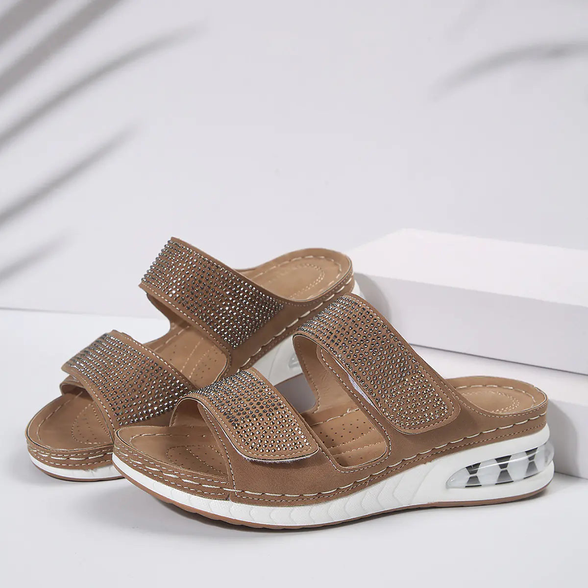 Sporty sandaler med rhinsten Unike turprodukter