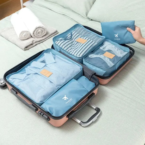 InnovaGoods organisatorbag sett - et praktisk sett med oppbevaringsposer i forskjellige størrelser, designet for å organisere personlige eiendeler, elektronikk, kosmetikk og mer. Fremhever stil og funksjonalitet.