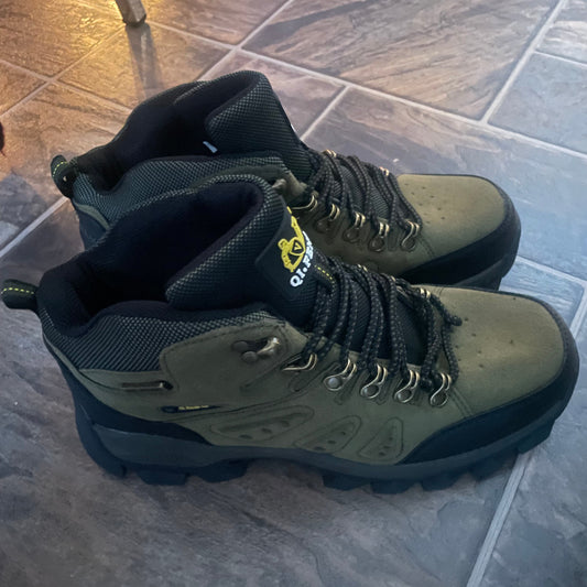 Høye tursko for menn og kvinner