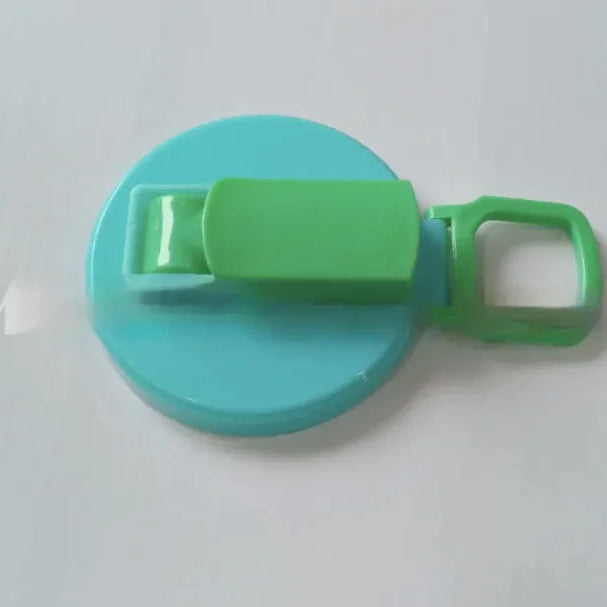 Praktisk lokk til brusbokser