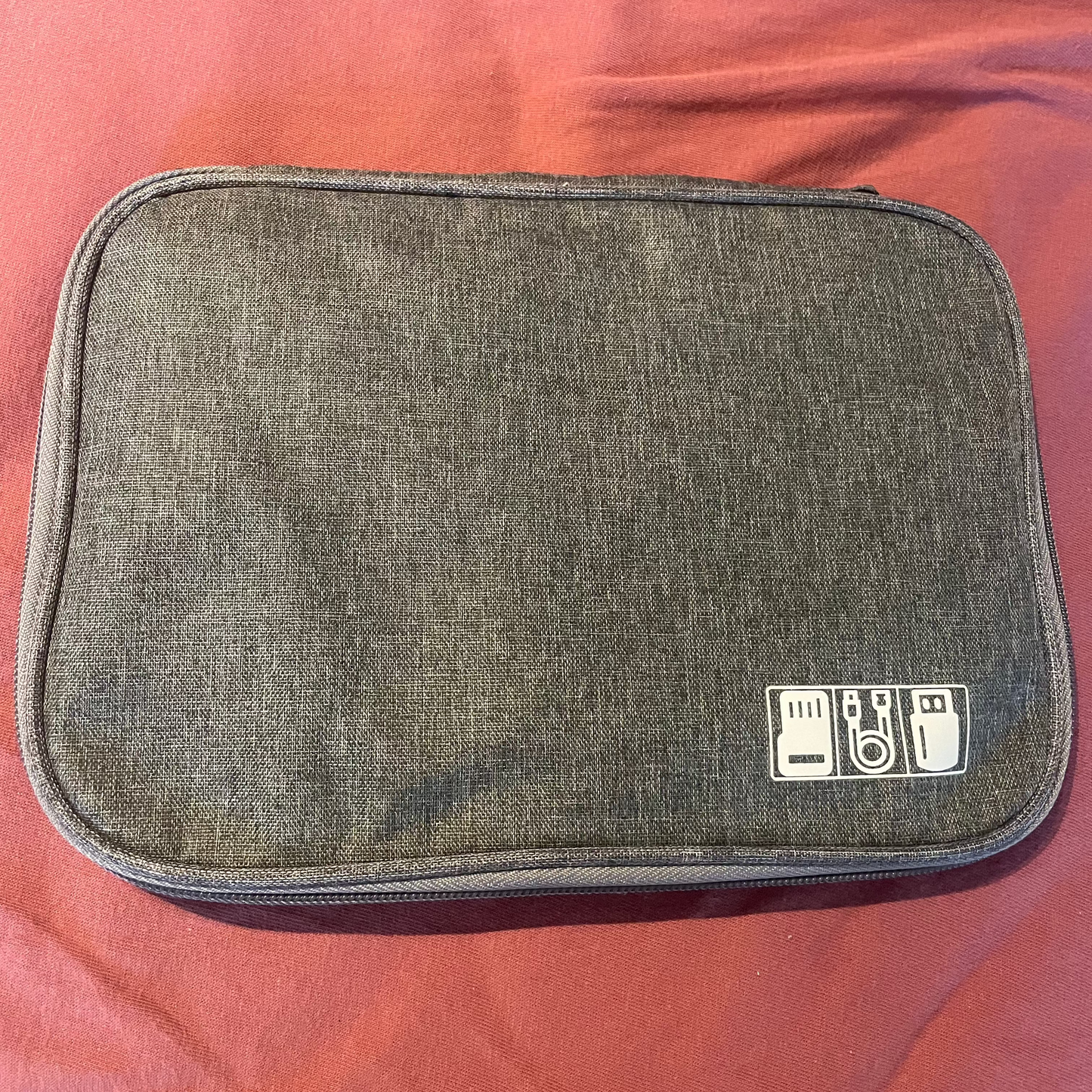 Vanntett reiseorganisator for kabler og hodetelefoner etc Unike turprodukter