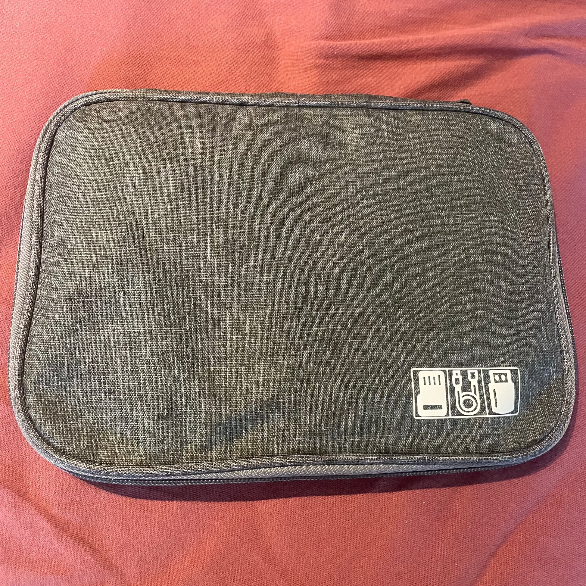 Vanntett reiseorganisator for kabler og hodetelefoner etc Unike turprodukter