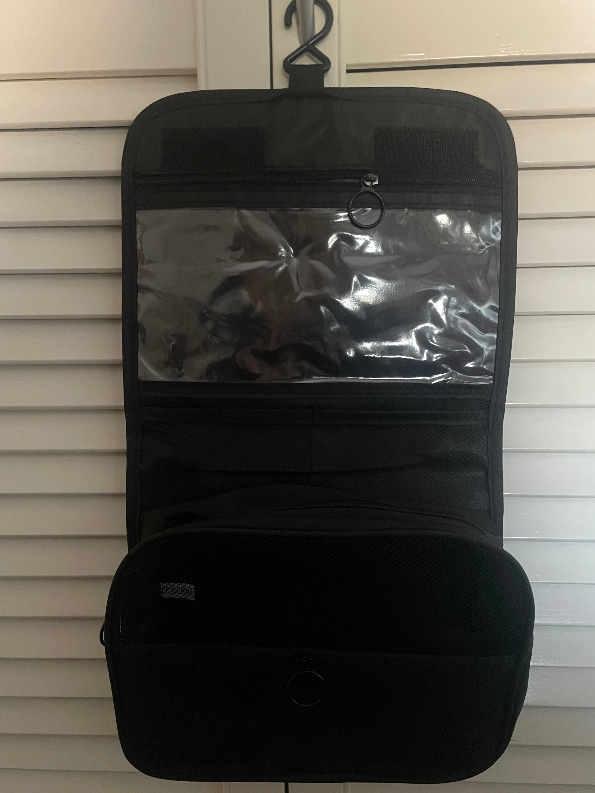 Sammenleggbar og opphengbar toalettveske Unike turprodukter