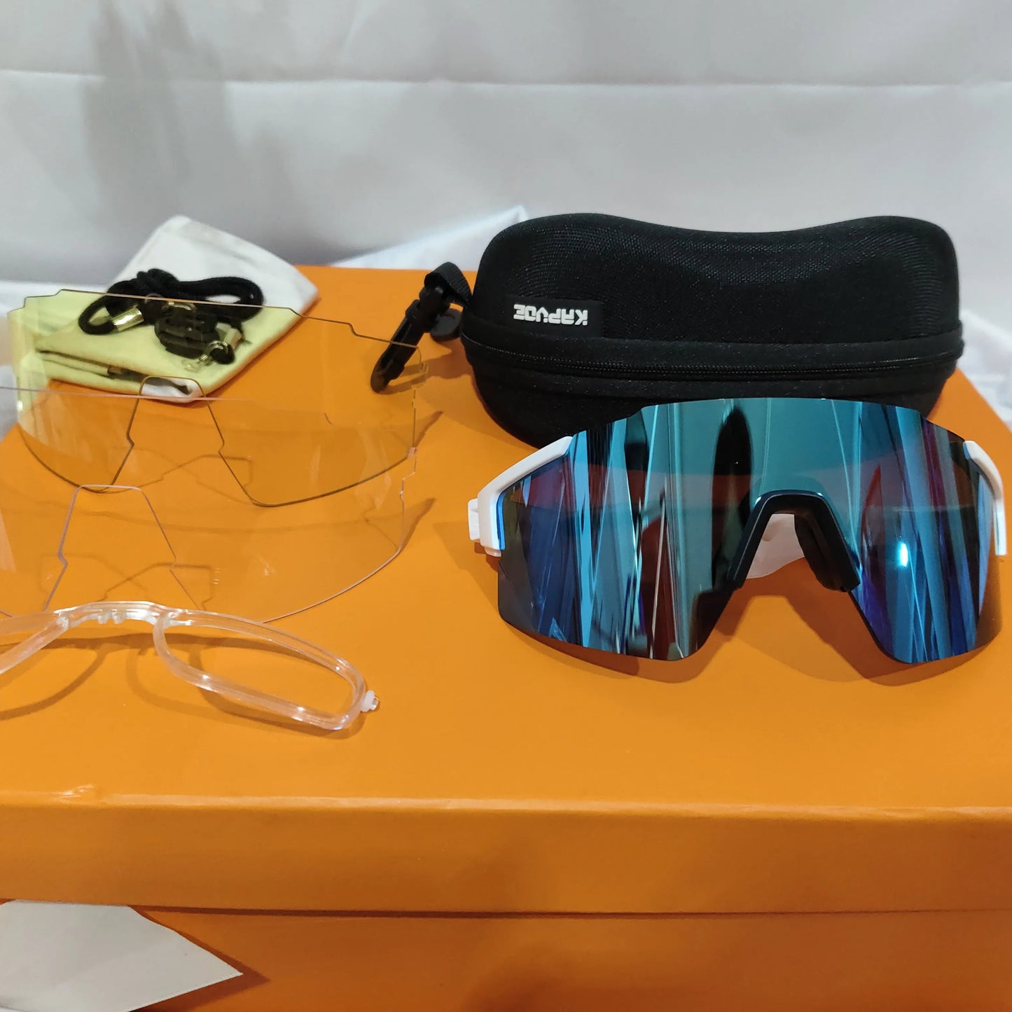 Sykkelbriller i stilige farger Unike turprodukter