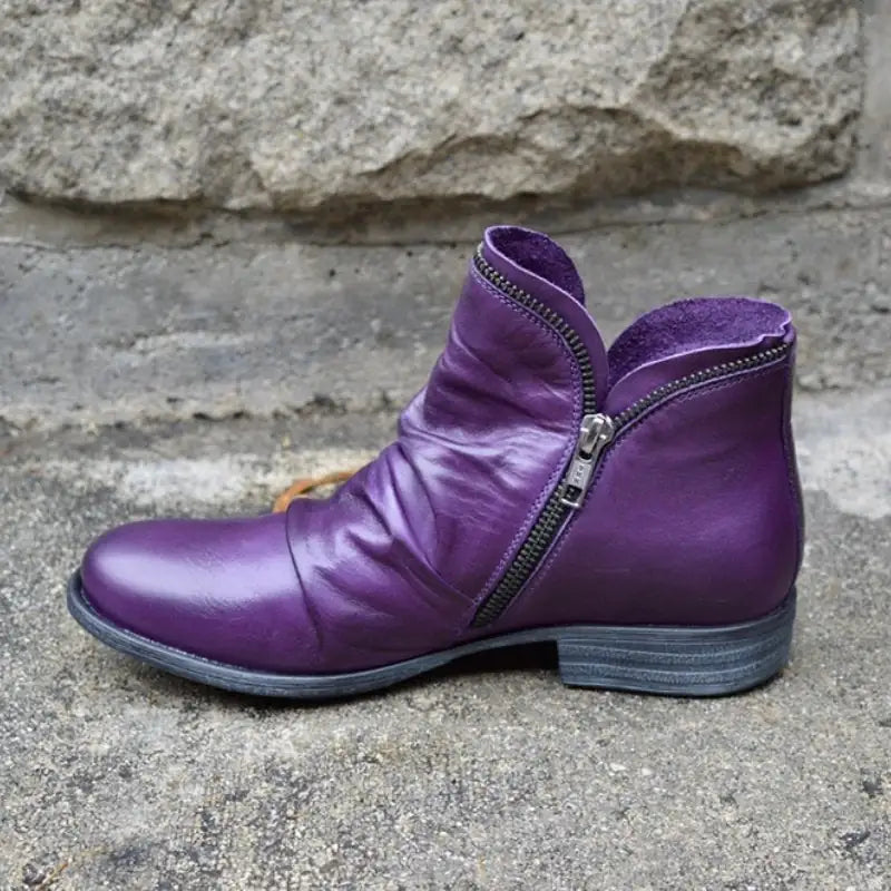 Ankle boots with zipper in vibrant colors