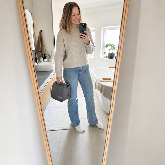 Sammenleggbar toalettmappe med smart organisering